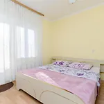 Rezika Apartamento Mundanije