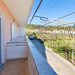 Rezika Apartamento Mundanije