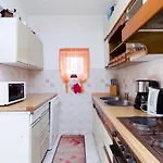شقة Rezika
