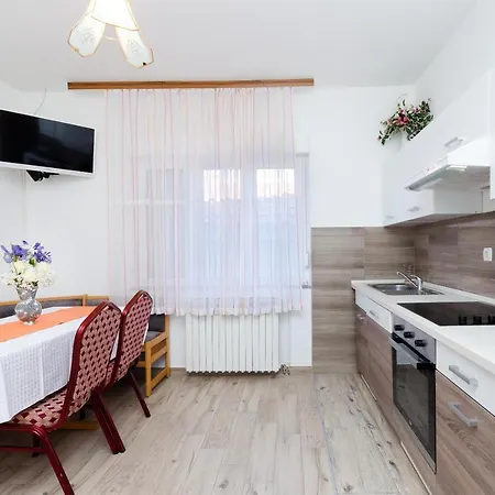 Rezika アパート Mundanije