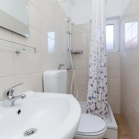 Rezika Apartamento Mundanije