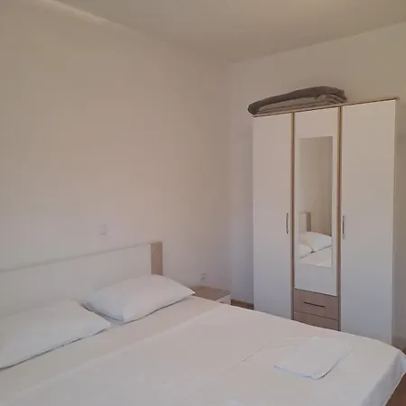 Rezika Apartment Mundanije